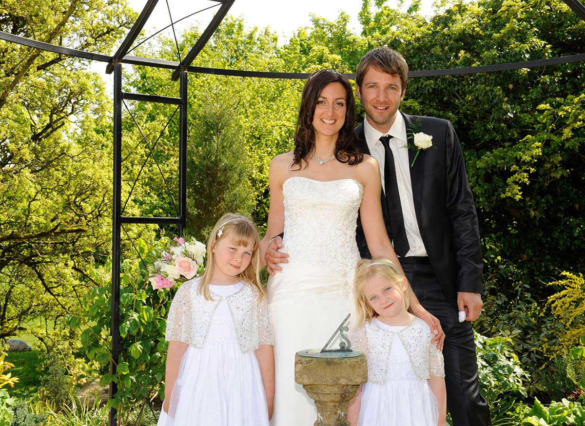Honeylight Hochzeitsfotograf: Gruppenbild Brautpaar mit Kindern