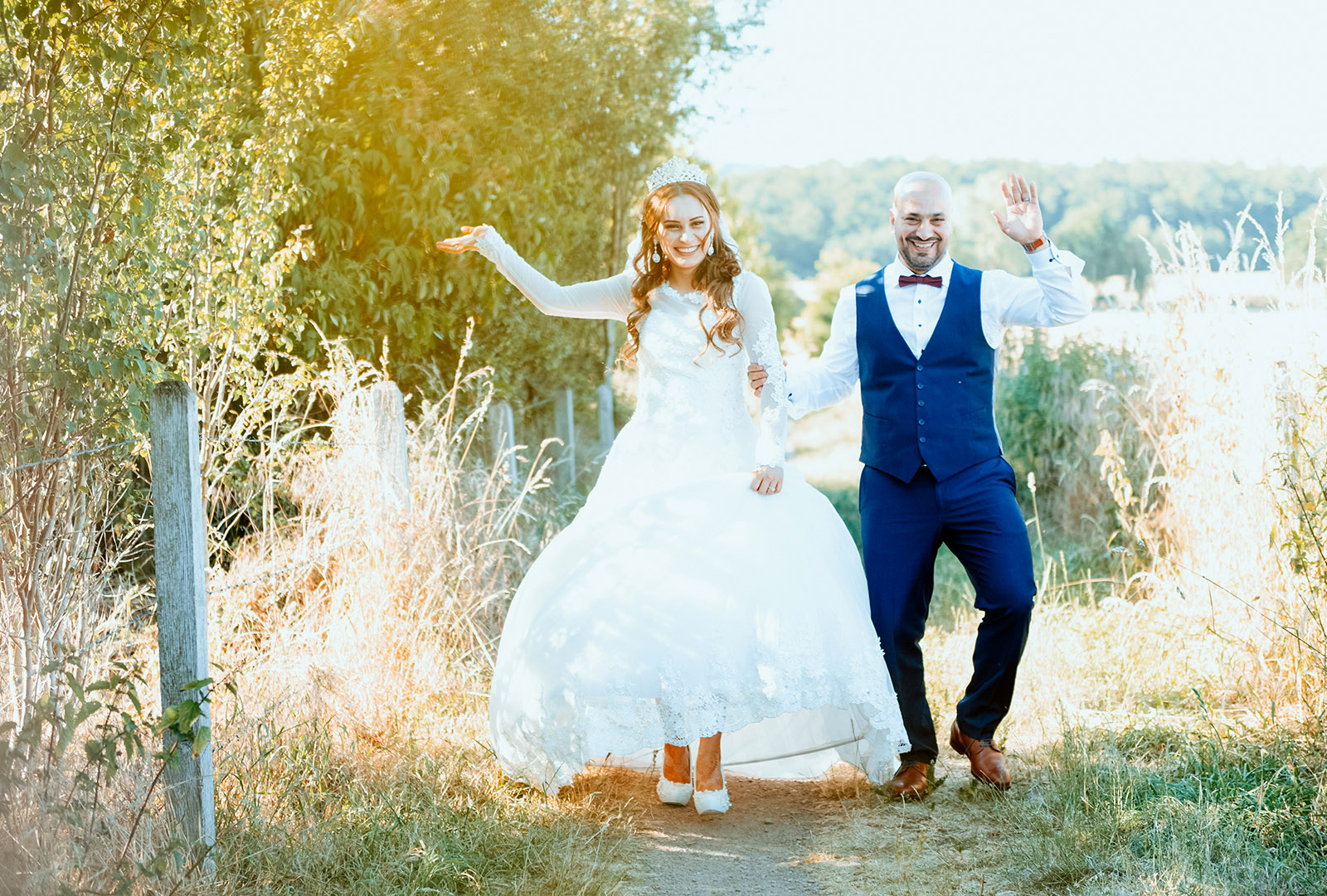 Glückliches Brautpaar beim Fotoshooting in Hagen